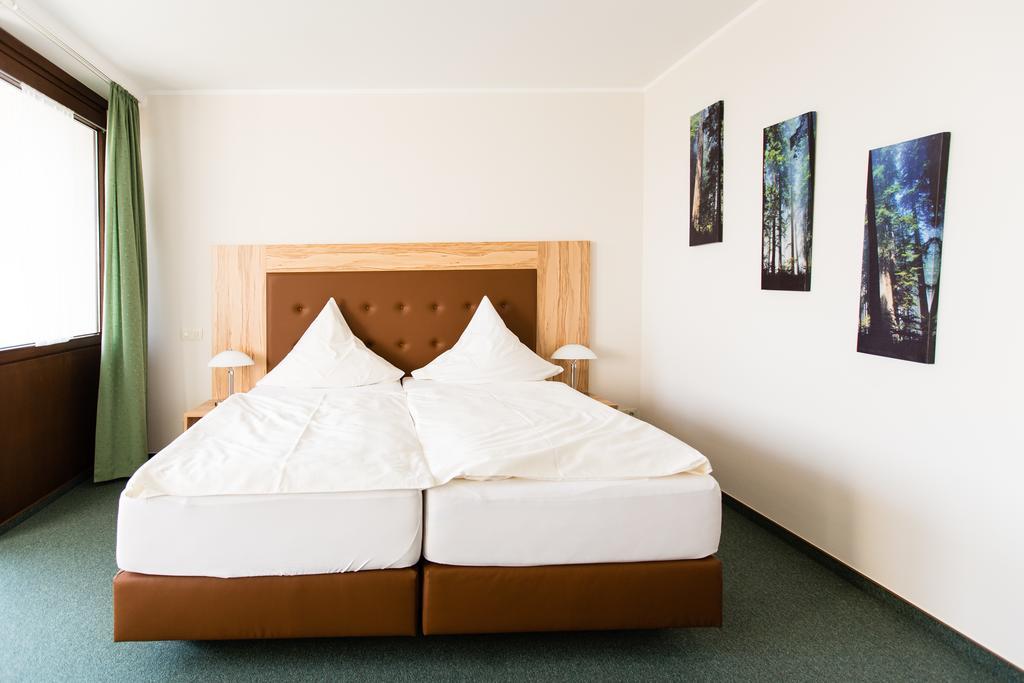 Hotel Roeb Nideggen Quarto foto